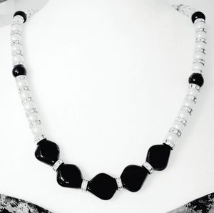 22" Faux pearl & bead rhinestone necklace VGUC